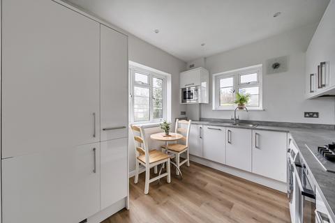 2 bedroom maisonette for sale, Arlington Lodge, Monument Hill, Weybridge, KT13