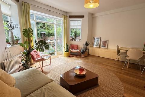 2 bedroom flat for sale - Canfield Gardens London NW6