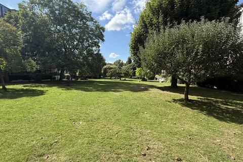2 bedroom flat for sale, Canfield Gardens London NW6