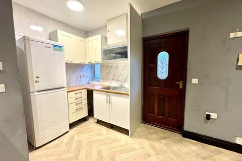 1 bedroom flat to rent, Heathfield Gardens, Brent Cross, London  NW11
