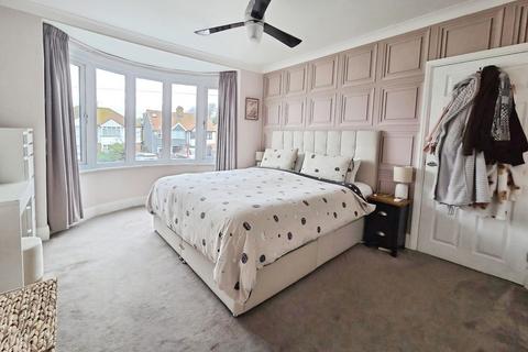 4 bedroom semi-detached house for sale, London Road, Clacton-on-Sea, Essex