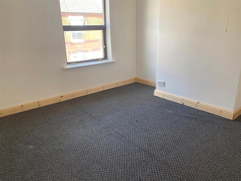 Bedroom 1.jpg