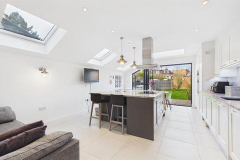 3 bedroom end of terrace house for sale, Salisbury Road, Barnet