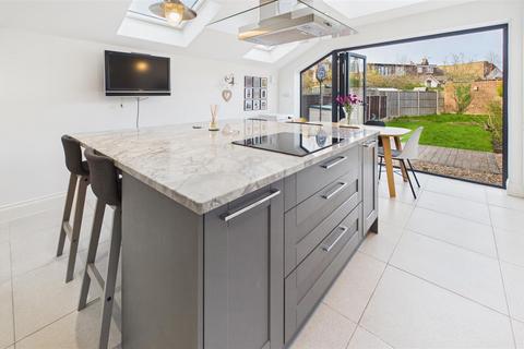 3 bedroom end of terrace house for sale, Salisbury Road, Barnet
