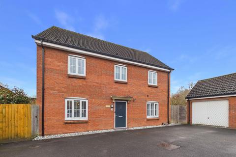 4 bedroom detached house for sale, Goldfinch Road, Melksham SN12