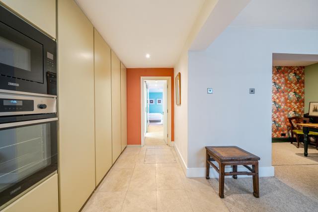 Apartment in London - View 4