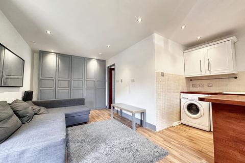 1 bedroom apartment to rent, Hambledon Close, Uxbridge, UB8