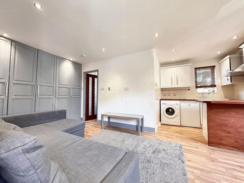 Kitchen/Studio Room