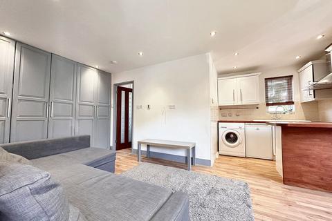 1 bedroom apartment to rent, Hambledon Close, Uxbridge, UB8
