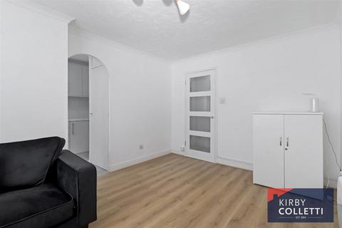 1 bedroom apartment for sale, Parrotts Field, Hoddesdon