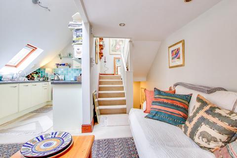 2 bedroom mews for sale, High Street, Lymington, SO41