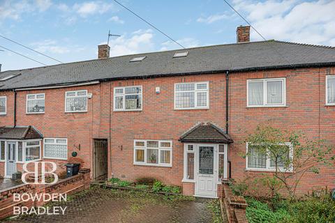 3 bedroom terraced house for sale - Huntsman Road, Hainault, IG6