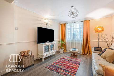 3 bedroom terraced house for sale, Huntsman Road, Hainault, IG6