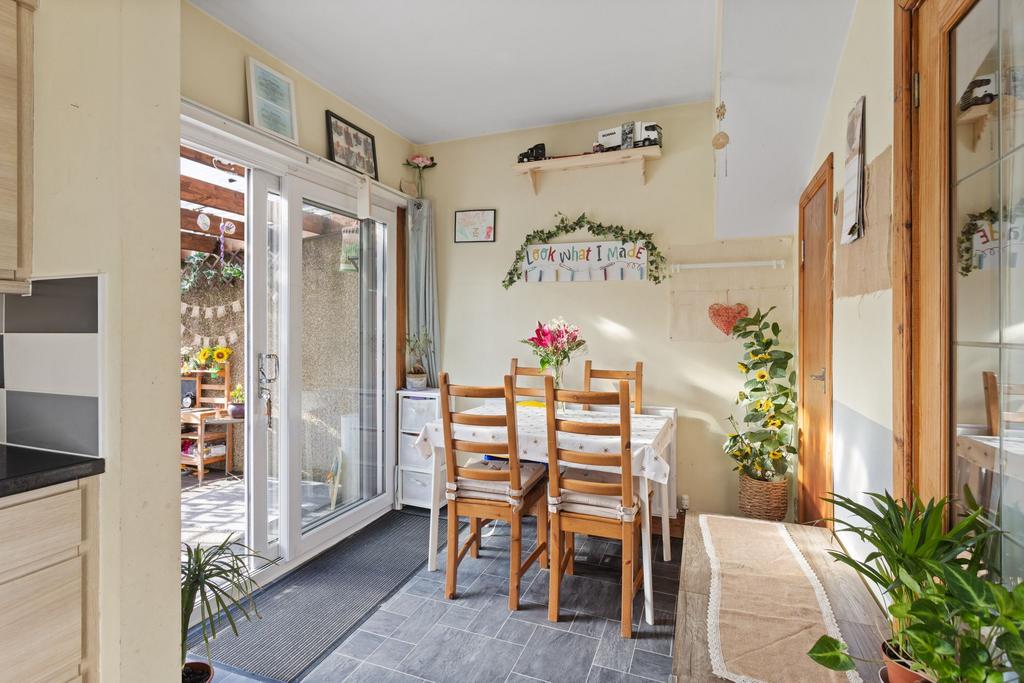 Kitchen/Dining Area