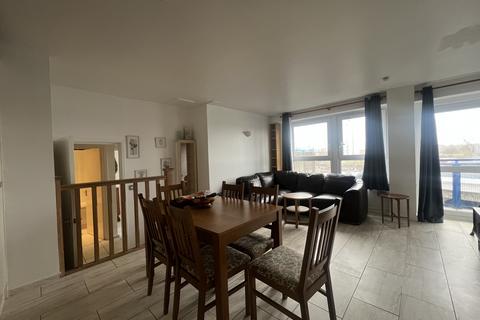 2 bedroom flat to rent, Calderwood Street, London, SE18