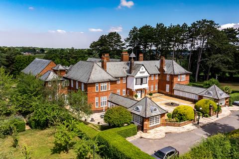 2 bedroom ground floor flat for sale, The Kent, High Grove, Ancoats Lane, Great Warford, Alderley Edge