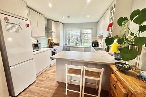 2 bedroom apartment to rent, Archery Fields, Bridge End, Warwick