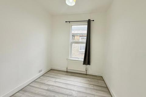 3 bedroom flat to rent, Hibbert Road, London E17