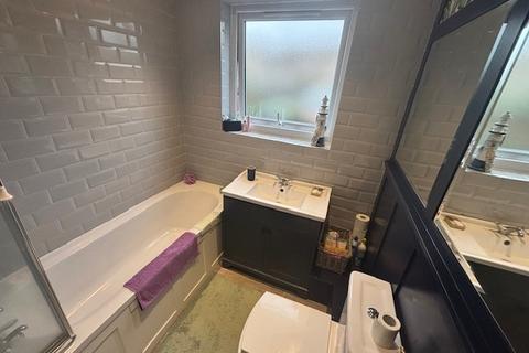 undefined, High Road, Laindon, Basildon, Essex, SS15