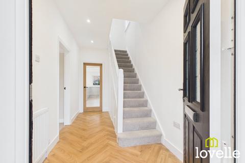 3 bedroom semi-detached house for sale, Kingtree Avenue, Cottingham HU16