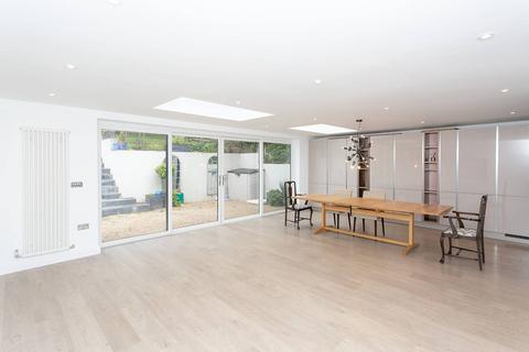 4 bedroom bungalow for sale, Richfield Road, Bushey, WD23