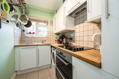 2 bedroom flat for sale, Chiswick Village, London W4