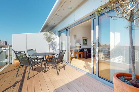 2 bedroom apartment for sale, North Quay, Discovery Wharf, PL4