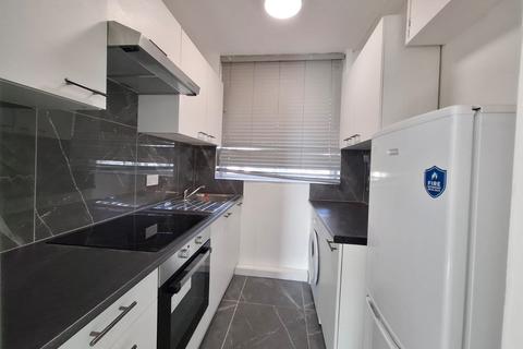 2 bedroom flat to rent, Angel Close, London N18