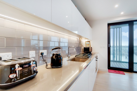 3 bedroom flat to rent, Bonnet Street, London E16