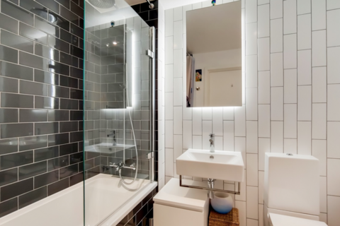 3 bedroom flat to rent, Bonnet Street, London E16