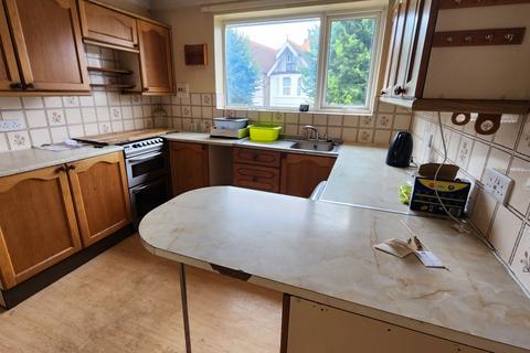 2 bedroom flat to rent, Grosvenor Gardens, Bournemouth BH1