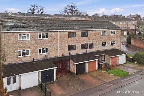 2 bedroom townhouse for sale - Wyemead Crescent, Chingford E4