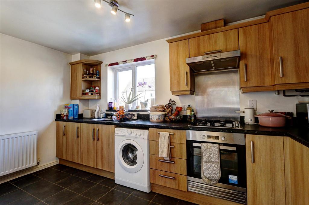 Kitchen 2.jpg