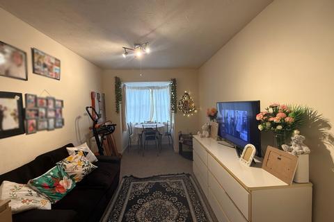 1 bedroom flat to rent, Conifer Way, Wembley, HA0