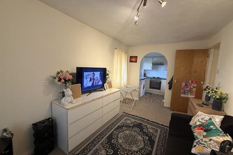 1 bedroom flat to rent, Conifer Way, Wembley, HA0