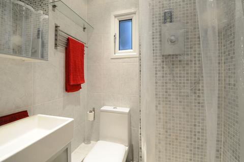 Studio to rent, Belsize Park, London, NW3
