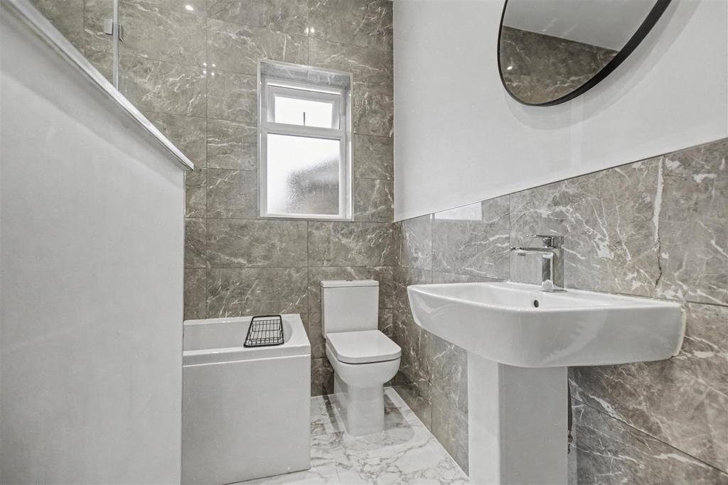 Bathroom 1.jpeg