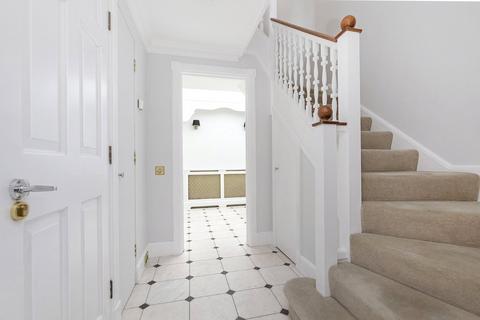 3 bedroom house to rent, Charles II Place, Kings Road, Chelsea, SW3