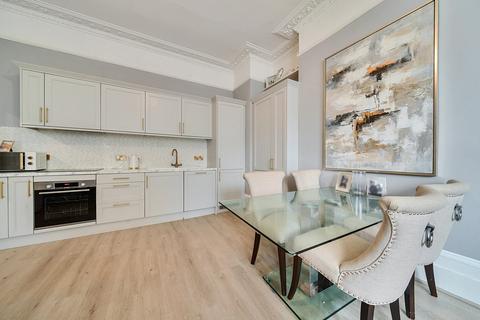 2 bedroom apartment for sale, Southend Crescent, London