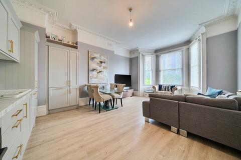 2 bedroom apartment for sale, Southend Crescent, London