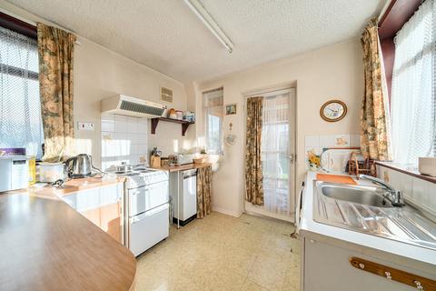 2 bedroom bungalow for sale, Herlwyn Avenue, Ruislip