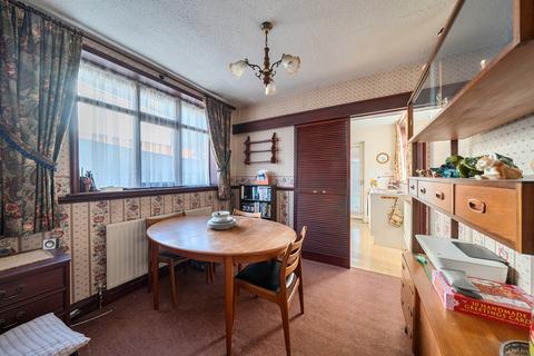 2 bedroom bungalow for sale, Herlwyn Avenue, Ruislip