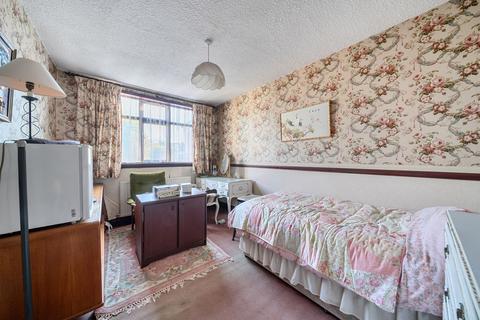 2 bedroom bungalow for sale, Herlwyn Avenue, Ruislip
