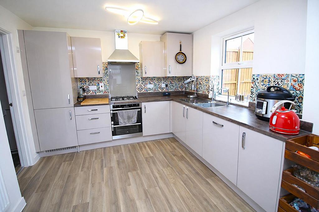 Modern Fitted Kitchen/Diner