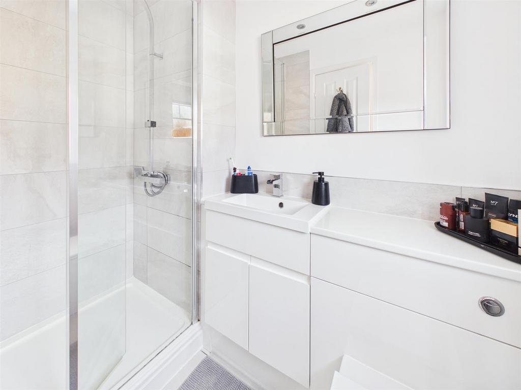 Ensuite 1.jpg