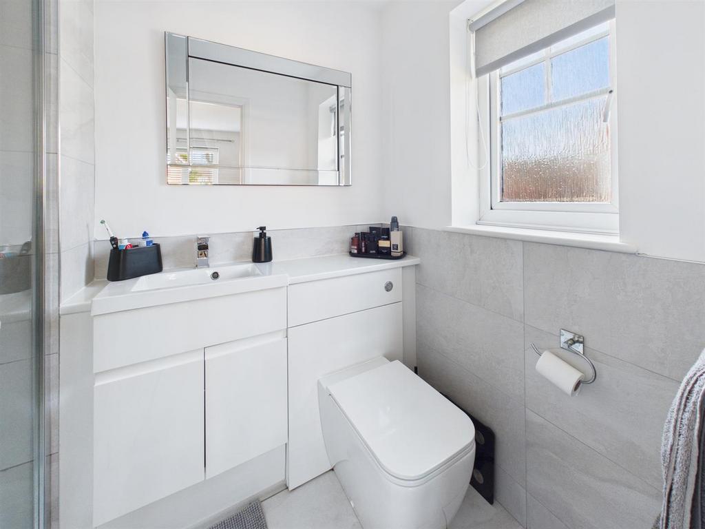 Ensuite 2.jpg