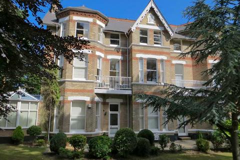 2 bedroom flat to rent, Manor Road, Bournemouth BH1