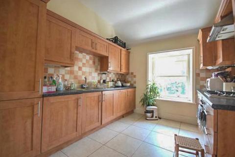 2 bedroom flat to rent, Manor Road, Bournemouth BH1