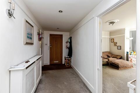 4 bedroom flat for sale, Vale Road, BOURNEMOUTH