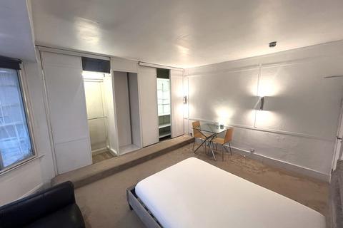 1 bedroom in a house share to rent, Clarence Avenue, London SW4